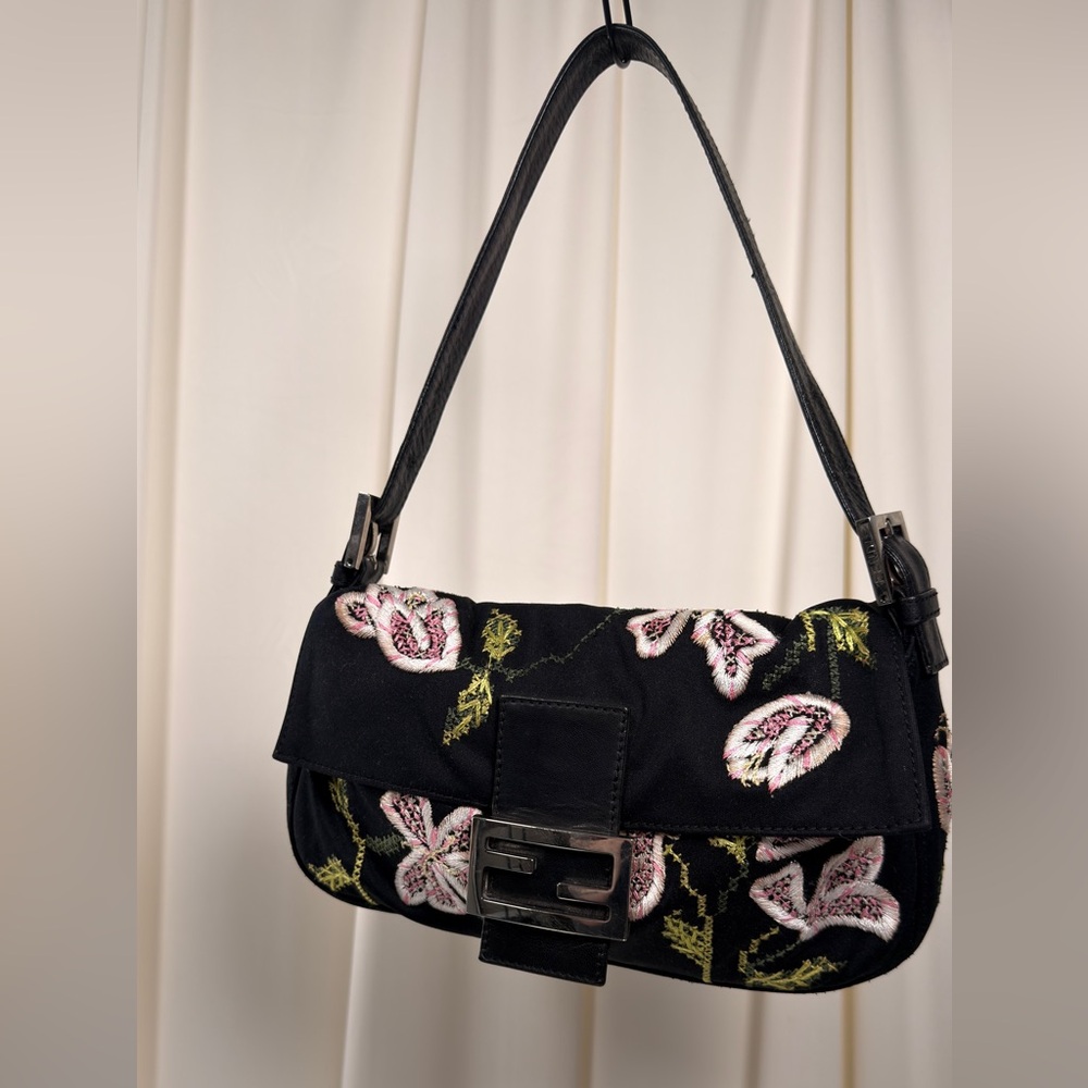 RARE EMBROIDERED FENDI BAGUETTE - Picture 2 of 8